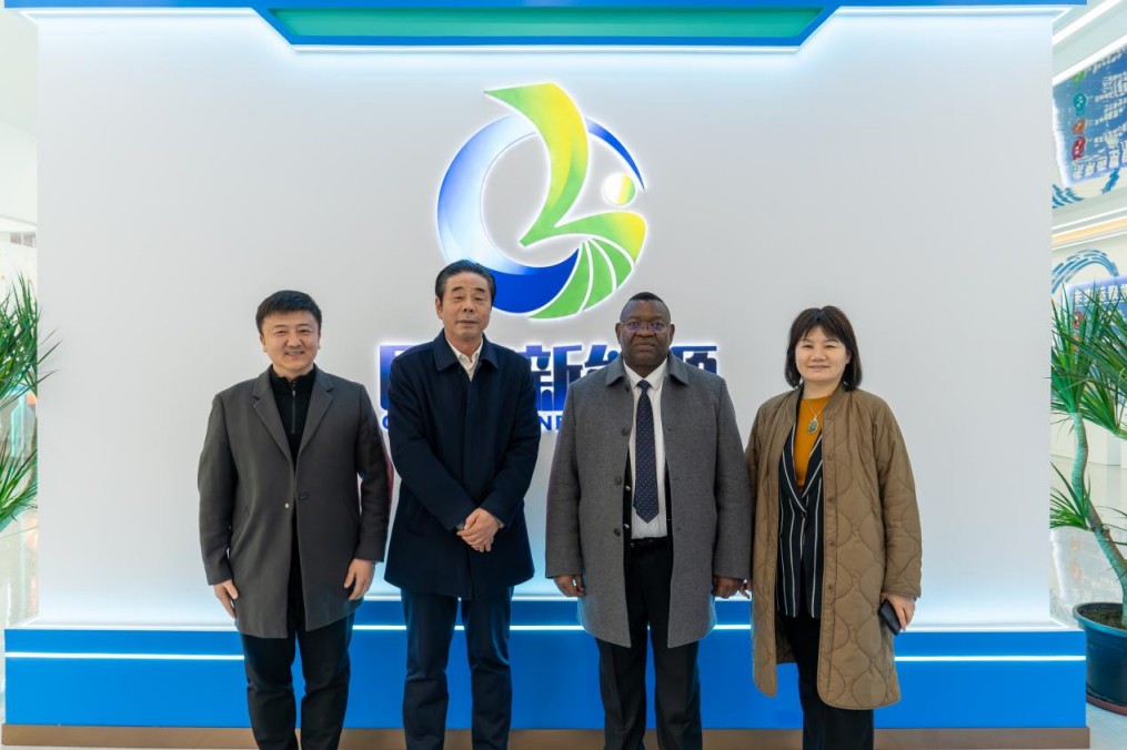 The Ambassador of the Republic of Zambia to the People’s Republic of China Iven Zyuulu visits Guoliang New Energy Research Institute