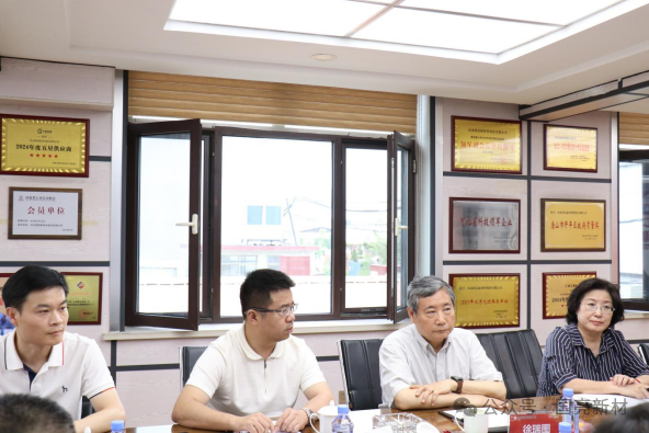 Chairman Xu Ruitu of REALJD Tech. Co., Ltd and his team visited Guoliang Company for inspection and exchange, discussing new ways for high-quality development of the refractory industry